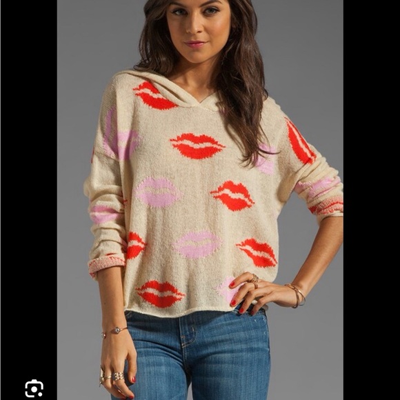 Wildfox Sweaters - Wildfox Cream Hooded Sweater with Red and Pink Lip Motif